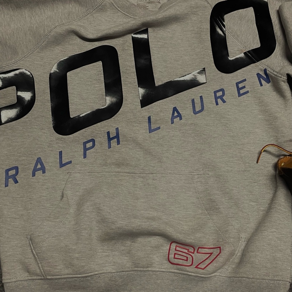 Ralph Lauren Gray Crewneck Sweater with Classic Design